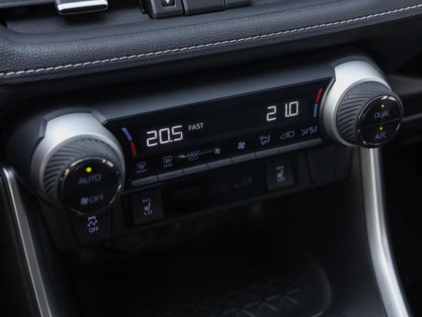 Toyota RAV4 V (XA50) с пробегом 2021 года, цена 3 685 555 рублей, 30285 км, внедорожник, Автокод Объявления