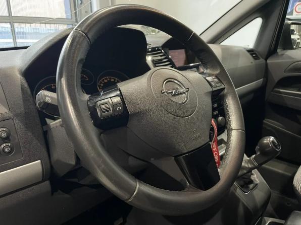 Opel Zafira B Рестайлинг с пробегом 2011 года, цена 682 000 рублей, 262075 км, компактвэн, Автокод Объявления