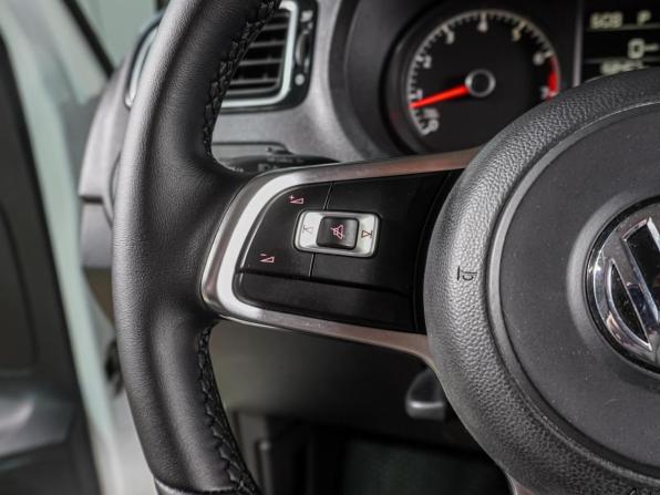 Volkswagen Polo V Рестайлинг с пробегом 2018 года, цена 1 349 000 рублей, 168407 км, седан, Автокод Объявления
