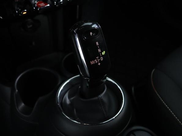 Mini Hatch III (F55/F56) Рестайлинг с пробегом 2019 года, цена 2 100 000 рублей, 50000 км, хэтчбек, Автокод Объявления