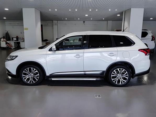 Mitsubishi Outlander III Рестайлинг 2 с пробегом 2016 года, цена 1 460 000 рублей, 176225 км, внедорожник, Автокод Объявления