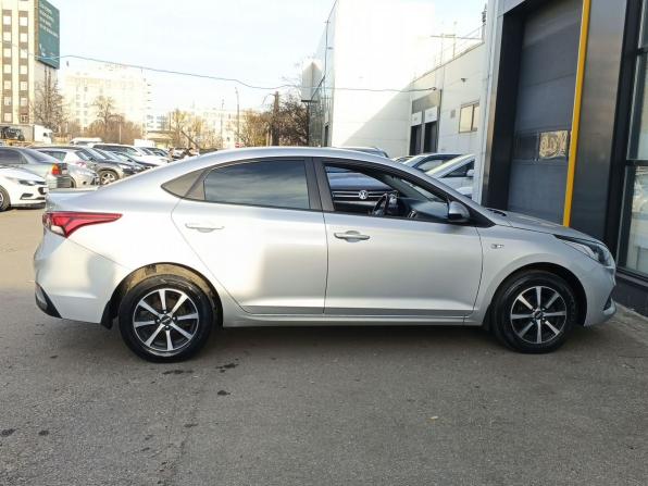 Hyundai Solaris II с пробегом 2018 года, цена 1 347 000 рублей, 59533 км, седан, Автокод Объявления