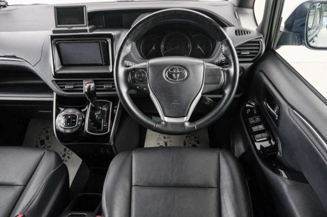 Toyota Esquire I Рестайлинг с пробегом 2021 года, цена 3 089 000 рублей, 64300 км, минивэн, Автокод Объявления