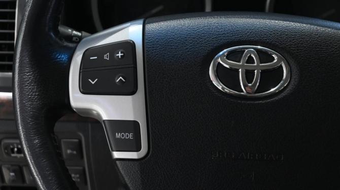 Toyota Land Cruiser 200 Series Рестайлинг 1 с пробегом 2015 года, цена 6 800 000 рублей, 48600 км, внедорожник, Автокод Объявления