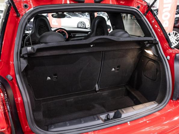 Mini Hatch III (F55/F56) Рестайлинг с пробегом 2019 года, цена 3 099 700 рублей, 52811 км, хэтчбек, Автокод Объявления