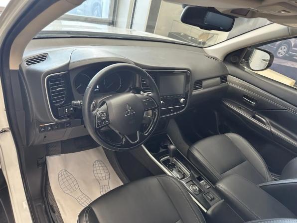 Mitsubishi Outlander III Рестайлинг 3 с пробегом 2021 года, цена 2 680 000 рублей, 92509 км, внедорожник, Автокод Объявления