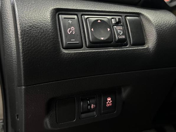 Nissan Tiida II с пробегом 2015 года, цена 1 070 000 рублей, 141739 км, хэтчбек, Автокод Объявления