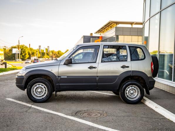 Chevrolet Niva I Рестайлинг с пробегом 2015 года, цена 738 000 рублей, 42729 км, внедорожник, Автокод Объявления