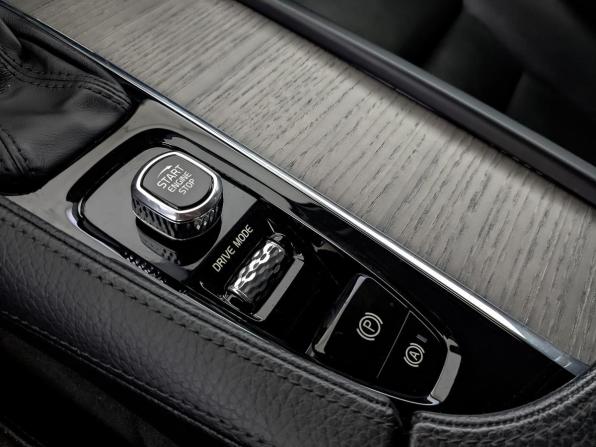 Volvo S90 II Рестайлинг с пробегом 2021 года, цена 2 890 000 рублей, 167012 км, седан, Автокод Объявления