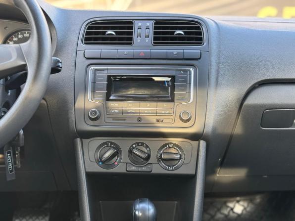 Volkswagen Polo V Рестайлинг с пробегом 2018 года, цена 1 299 000 рублей, 49135 км, седан, Автокод Объявления