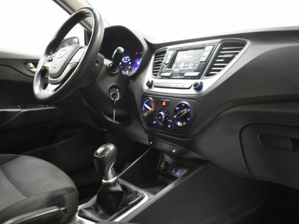 Hyundai Solaris II с пробегом 2017 года, цена 799 000 рублей, 288312 км, седан, Автокод Объявления