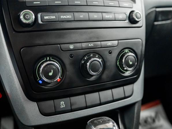 Skoda Yeti I Рестайлинг с пробегом 2015 года, цена 1 097 000 рублей, 138639 км, внедорожник, Автокод Объявления