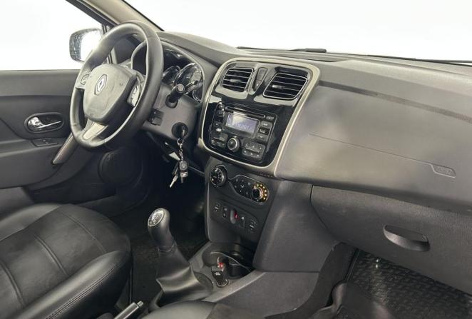 Renault Sandero II с пробегом 2015 года, цена 870 000 рублей, 121741 км, хэтчбек, Автокод Объявления