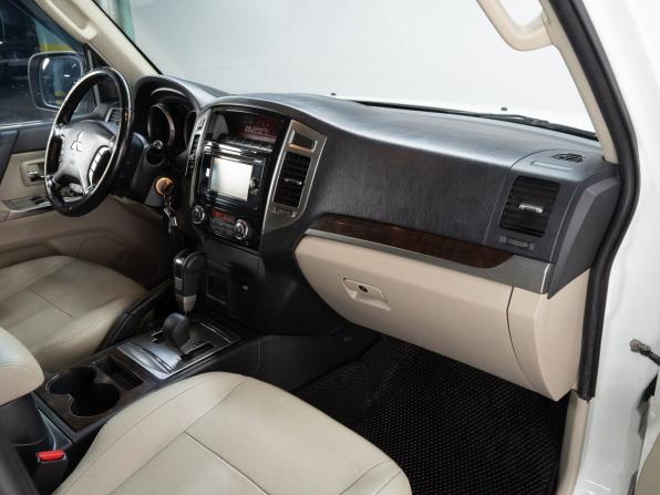 Mitsubishi Pajero IV Рестайлинг 2 с пробегом 2017 года, цена 3 399 000 рублей, 100581 км, внедорожник, Автокод Объявления