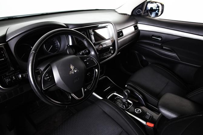 Mitsubishi Outlander III Рестайлинг 2 с пробегом 2017 года, цена 1 959 000 рублей, 182000 км, внедорожник, Автокод Объявления
