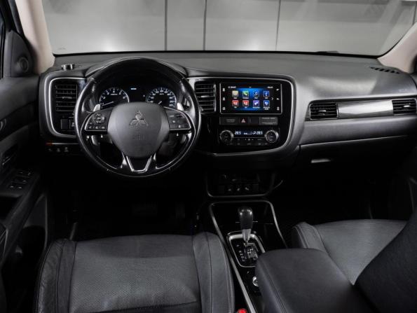Mitsubishi Outlander III Рестайлинг 2 с пробегом 2018 года, цена 2 500 000 рублей, 175870 км, внедорожник, Автокод Объявления