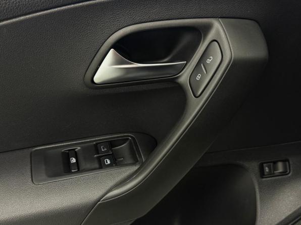 Volkswagen Polo V Рестайлинг с пробегом 2019 года, цена 1 400 000 рублей, 73073 км, седан, Автокод Объявления