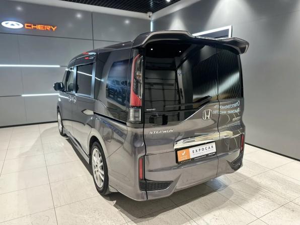 Honda Stepwgn V с пробегом 2016 года, цена 1 750 000 рублей, 201000 км, минивэн, Автокод Объявления