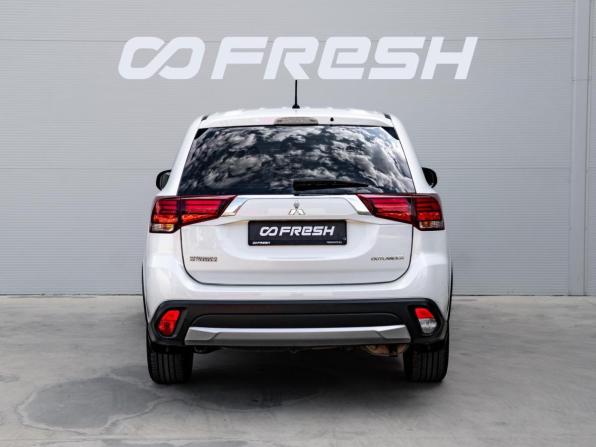 Mitsubishi Outlander III Рестайлинг 2 с пробегом 2015 года, цена 1 470 000 рублей, 242274 км, внедорожник, Автокод Объявления