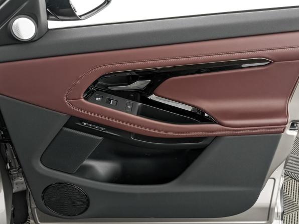 Land Rover Range Rover Evoque II Рестайлинг с пробегом 2024 года, цена 5 500 000 рублей, 13217 км, внедорожник, Автокод Объявления