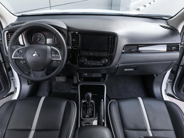 Mitsubishi Outlander III Рестайлинг 3 с пробегом 2022 года, цена 2 298 000 рублей, 47112 км, внедорожник, Автокод Объявления