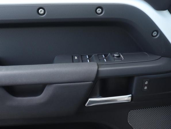 Land Rover Defender II с пробегом 2021 года, цена 4 700 000 рублей, 88000 км, внедорожник, Автокод Объявления