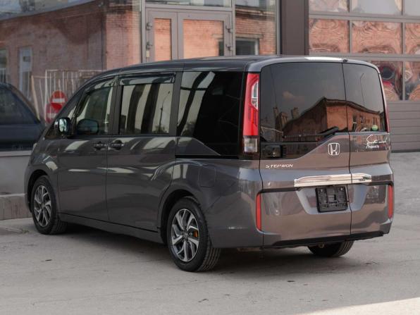 Honda Stepwgn V с пробегом 2015 года, цена 1 720 000 рублей, 108542 км, минивэн, Автокод Объявления