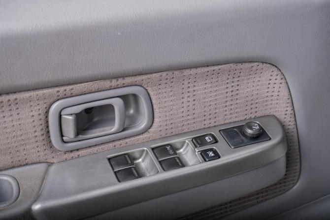 Nissan NP300 с пробегом 2012 года, цена 1 299 000 рублей, 181800 км, offers.body_type.unknown, Автокод Объявления