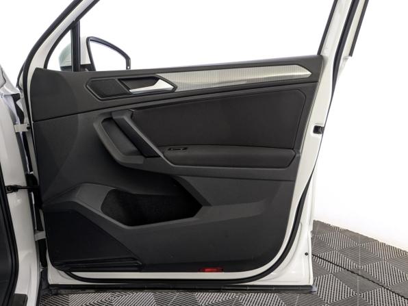 Volkswagen Tiguan II Рестайлинг с пробегом 2021 года, цена 3 630 000 рублей, 51800 км, внедорожник, Автокод Объявления