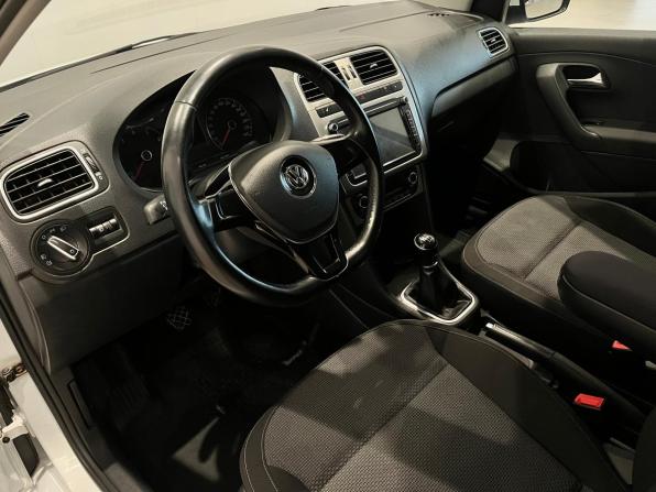 Volkswagen Polo V Рестайлинг с пробегом 2018 года, цена 1 250 000 рублей, 154176 км, седан, Автокод Объявления