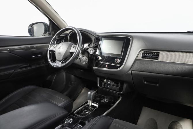 Mitsubishi Outlander III Рестайлинг 3 с пробегом 2021 года, цена 2 699 000 рублей, 108777 км, внедорожник, Автокод Объявления