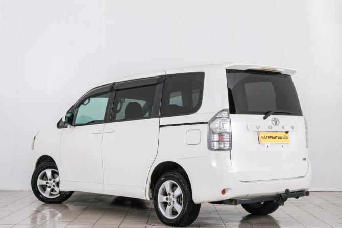 Toyota Voxy II (R70) с пробегом 2010 года, цена 1 349 000 рублей, 190808 км, минивэн, Автокод Объявления