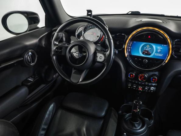 Mini Hatch III (F55/F56) Рестайлинг 2 с пробегом 2021 года, цена 2 339 000 рублей, 70681 км, хэтчбек, Автокод Объявления