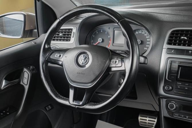 Volkswagen Polo V Рестайлинг с пробегом 2016 года, цена 1 229 000 рублей, 168200 км, седан, Автокод Объявления