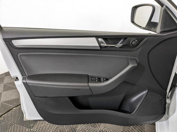 Skoda Rapid I с пробегом 2017 года, цена 1 130 000 рублей, 135292 км, лифтбек, Автокод Объявления