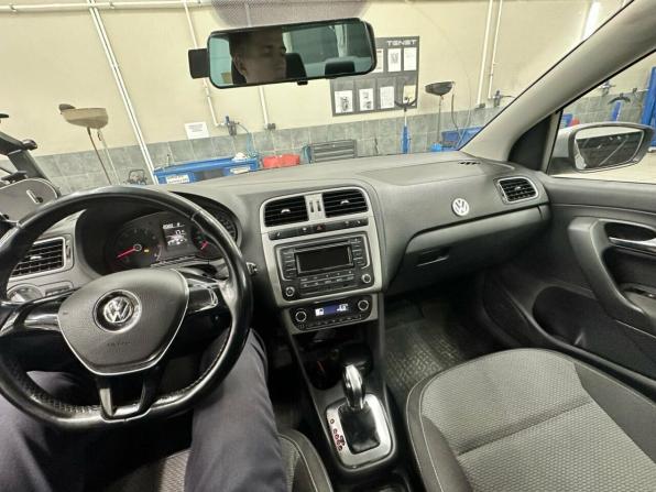 Volkswagen Polo V Рестайлинг с пробегом 2016 года, цена 990 000 рублей, 175000 км, седан, Автокод Объявления