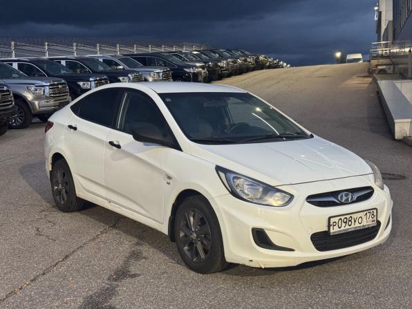 Hyundai Solaris I с пробегом 2014 года, цена 790 000 рублей, 140490 км, седан, Автокод Объявления