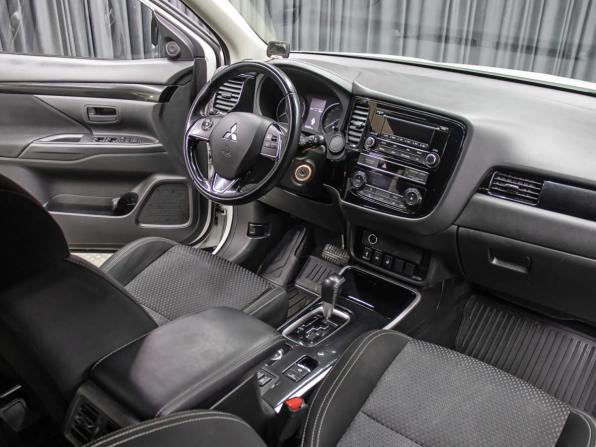 Mitsubishi Outlander III Рестайлинг 3 с пробегом 2019 года, цена 1 598 000 рублей, 252241 км, внедорожник, Автокод Объявления