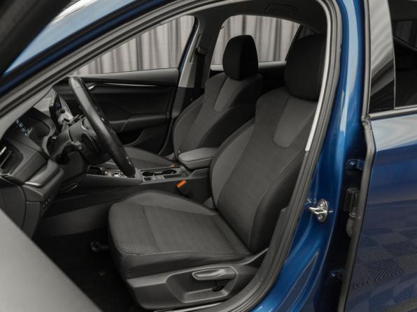 Skoda Octavia IV (A8) с пробегом 2021 года, цена 2 390 000 рублей, 63746 км, лифтбек, Автокод Объявления