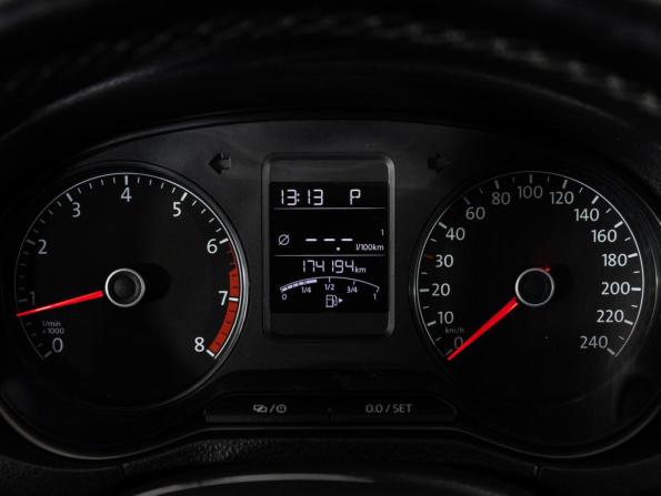 Volkswagen Polo V Рестайлинг с пробегом 2017 года, цена 929 000 рублей, 174140 км, седан, Автокод Объявления