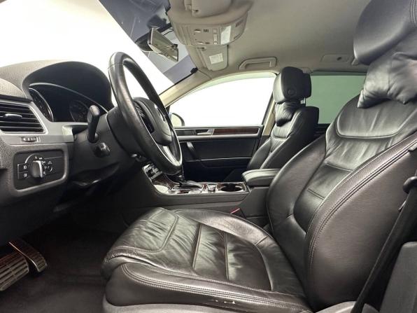 Volkswagen Touareg II Рестайлинг с пробегом 2015 года, цена 2 299 000 рублей, 217555 км, внедорожник, Автокод Объявления