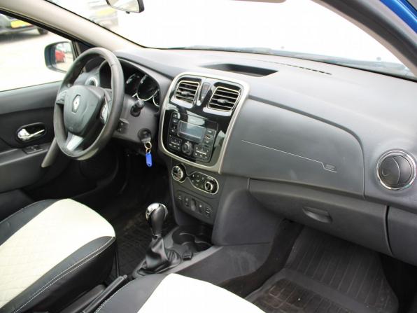 Renault Sandero II с пробегом 2017 года, цена 619 000 рублей, 240509 км, хэтчбек, Автокод Объявления