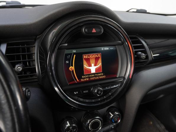 Mini Hatch III (F55/F56) Рестайлинг с пробегом 2018 года, цена 1 499 000 рублей, 131375 км, хэтчбек, Автокод Объявления