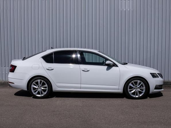Skoda Octavia III (A7) Рестайлинг с пробегом 2018 года, цена 2 200 000 рублей, 95539 км, лифтбек, Автокод Объявления