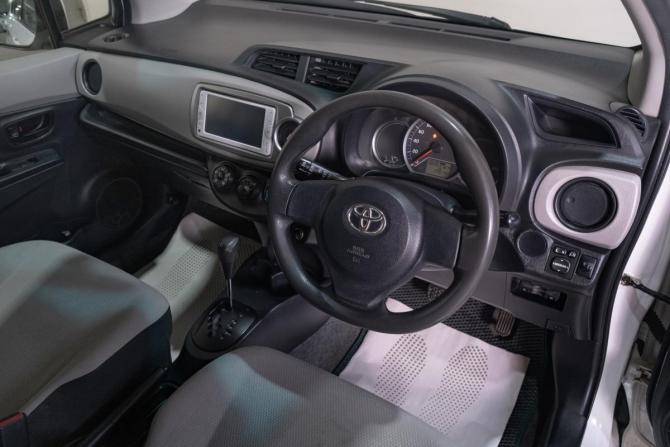 Toyota Vitz III (XP130) с пробегом 2013 года, цена 749 000 рублей, 130000 км, хэтчбек, Автокод Объявления