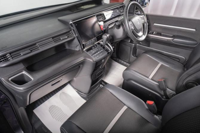 Honda Stepwgn V Рестайлинг с пробегом 2018 года, цена 2 599 000 рублей, 121000 км, минивэн, Автокод Объявления