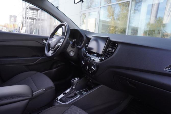 Hyundai Solaris II Рестайлинг с пробегом 2022 года, цена 1 678 000 рублей, 64376 км, седан, Автокод Объявления