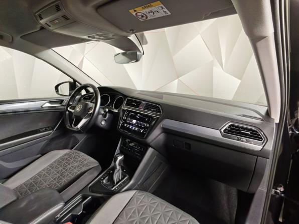 Volkswagen Tiguan II Рестайлинг с пробегом 2022 года, цена 2 599 000 рублей, 36370 км, внедорожник, Автокод Объявления