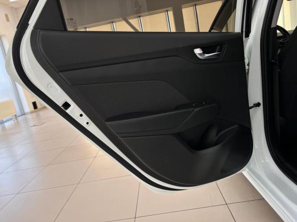 Hyundai Solaris II с пробегом 2017 года, цена 1 300 000 рублей, 112529 км, седан, Автокод Объявления