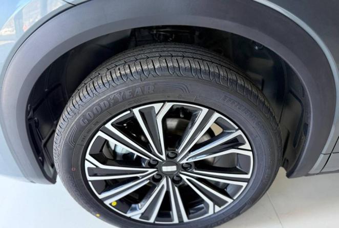 Новый Geely EX5 EM-i 2026 года, цена 3 969 990 рублей, внедорожник, Автокод Объявления